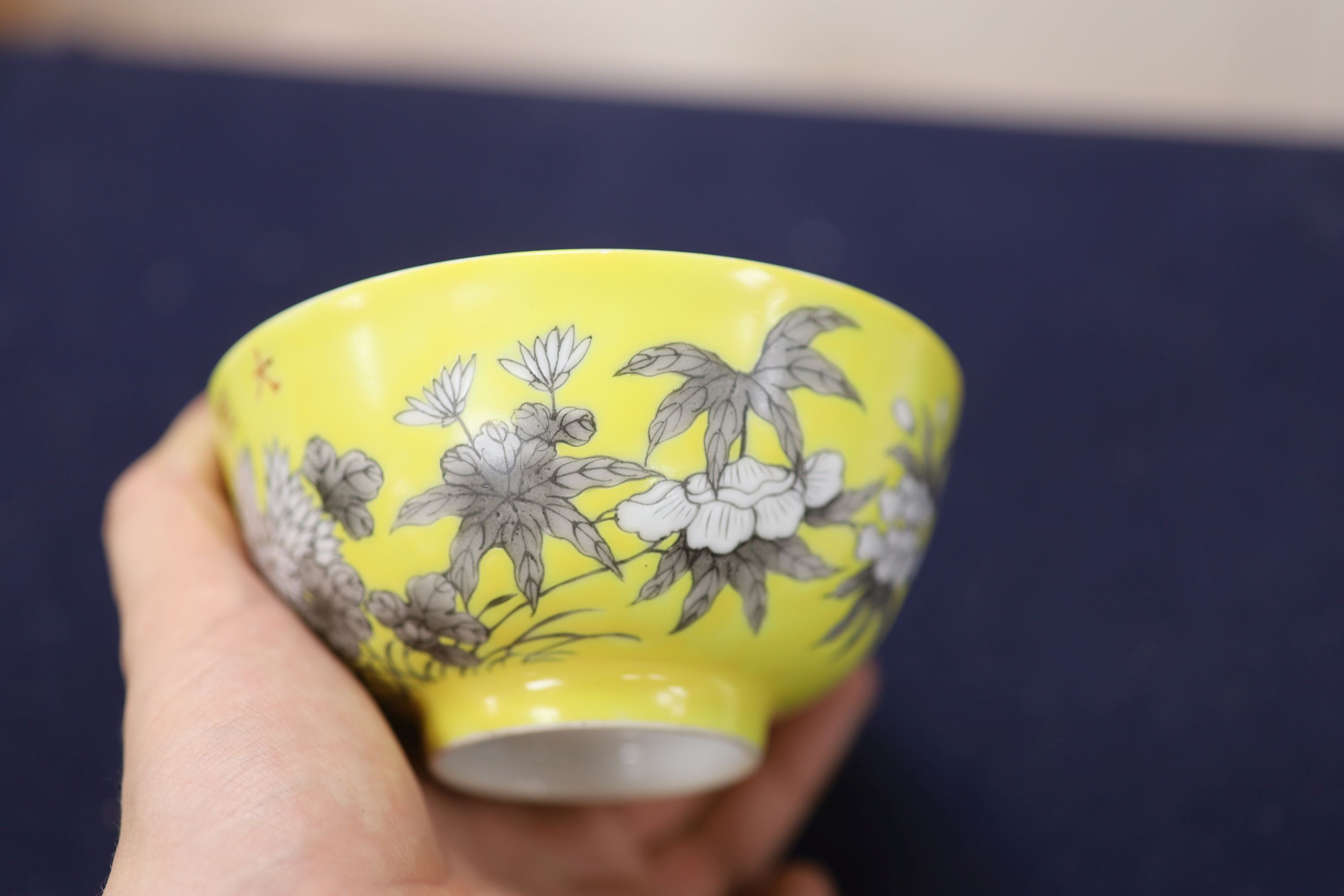 A Chinese yellow ground bowl, diameter 12cm